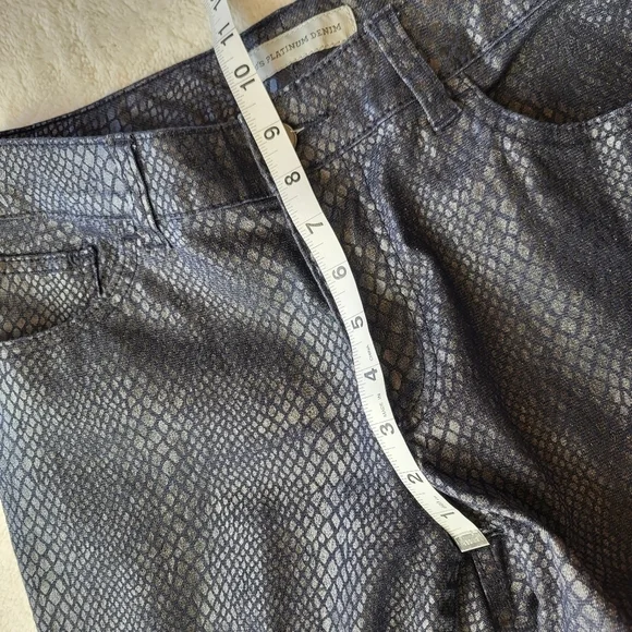 Chico's Platinum Denim Indigo Wash Snake Skin Pattern Chico's Size 0.5 - Picture 5 of 7